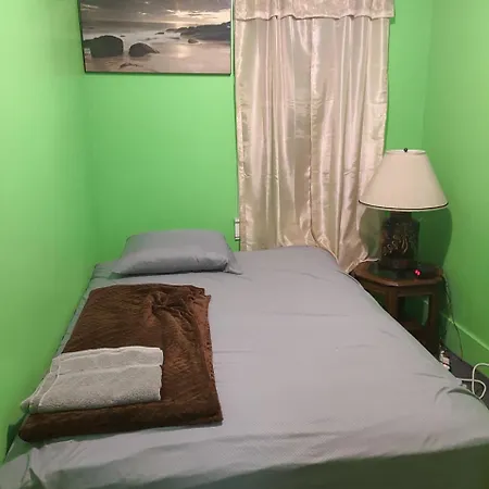 Crown Heights Guest house *