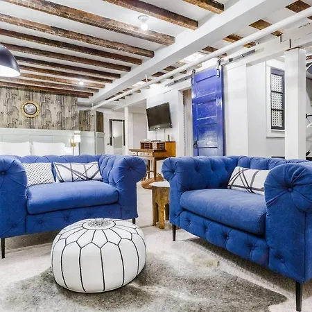 Charming Bk Townhouse By Highland Park! Holiday home New York