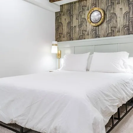 Charming Bk Townhouse By Highland Park! Holiday home New York