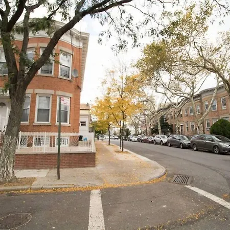 Charming Bk Townhouse By Highland Park!