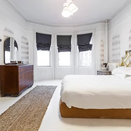 Charming Bk Townhouse By Highland Park! Holiday home New York