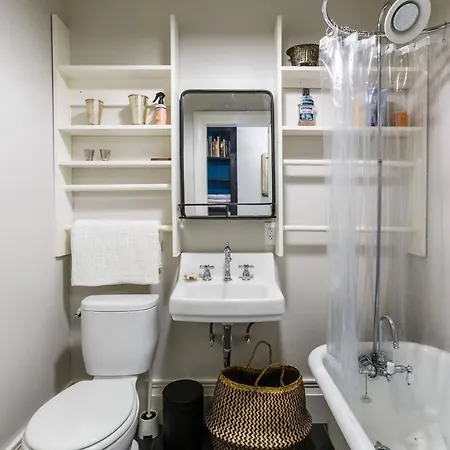 Holiday home Charming Bk Townhouse By Highland Park!