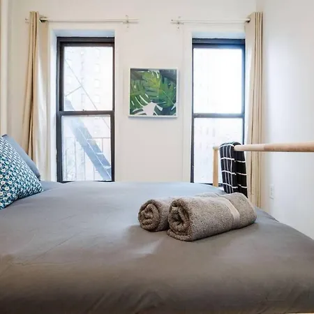 Apartment Lower East Side Gem: Quiant Space In Trendy, Vibrant, Convenient Neighborhood ! Sleeps 7 New York