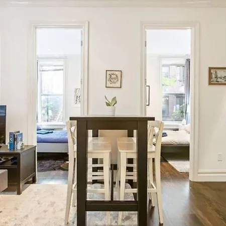 Apartment ~*perfectly Located, Exceptionally Designed*~ 4br 2ba Flat For Groups & Families