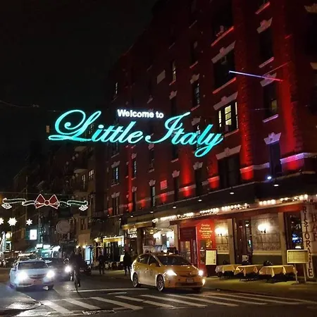 Lower East Side Gem: Quiant Space In Trendy, Vibrant, Convenient Neighborhood ! Sleeps 7 Apartment