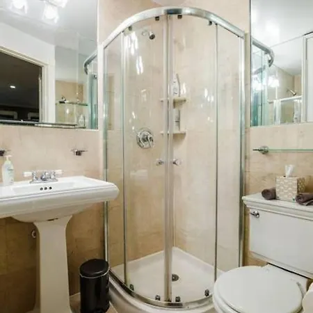 Apartment Spacious, Quaint, Private 3br/2ba Sleeps 9 ~*best Block In Lower East Side *~