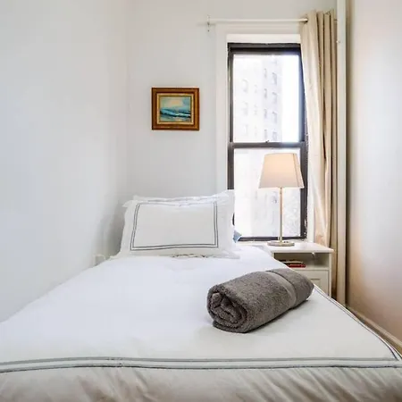 Lower East Side Gem: Quiant Space In Trendy, Vibrant, Convenient Neighborhood ! Sleeps 7 New York