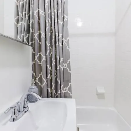 Cozy 1br Pad, Prime Les Location! *