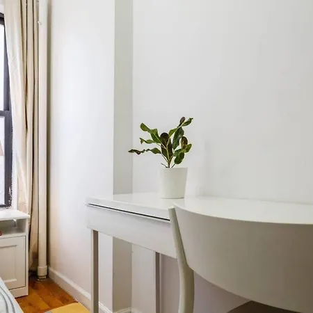 Lower East Side Gem: Quiant Space In Trendy, Vibrant, Convenient Neighborhood ! Sleeps 7 New York