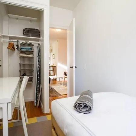 Apartment Lower East Side Gem: Quiant Space In Trendy, Vibrant, Convenient Neighborhood ! Sleeps 7 *