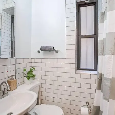 Well-designed 2br Pad In Exceptional Neighborhood: Lower East Side! Apartment New York