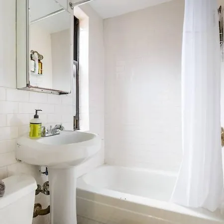 Lower East Side Gem: Quiant Space In Trendy, Vibrant, Convenient Neighborhood ! Sleeps 7 * New York