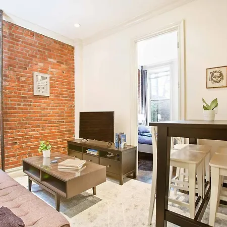 ~*perfectly Located, Exceptionally Designed*~ 4br 2ba Flat For Groups & Families Apartment