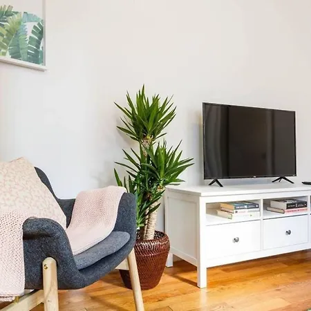 Lower East Side Gem: Quiant Space In Trendy, Vibrant, Convenient Neighborhood ! Sleeps 7 * New York