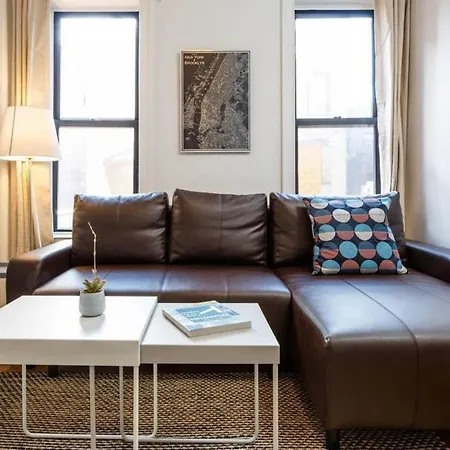 Lower East Side Gem: Quiant Space In Trendy, Vibrant, Convenient Neighborhood ! Sleeps 7 Apartment *