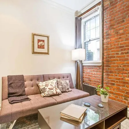 ~*perfectly Located, Exceptionally Designed*~ 4br 2ba Flat For Groups & Families Apartment