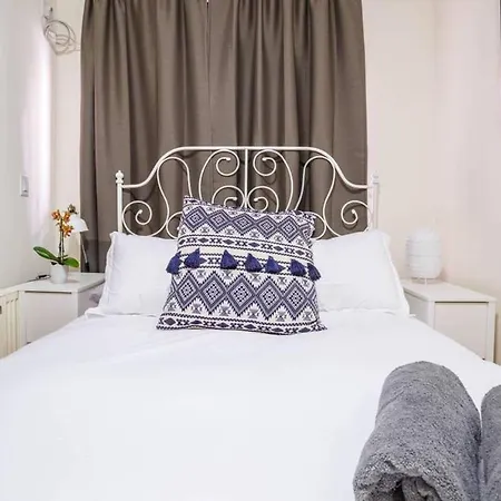 Apartment Spacious, Quaint, Private 3br/2ba Sleeps 9 ~*best Block In Lower East Side *~ *