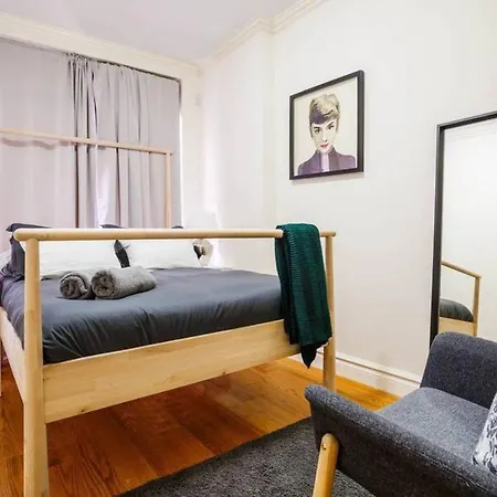 Spacious, Quaint, Private 3br/2ba Sleeps 9 ~*best Block In Lower East Side *~ Apartment *