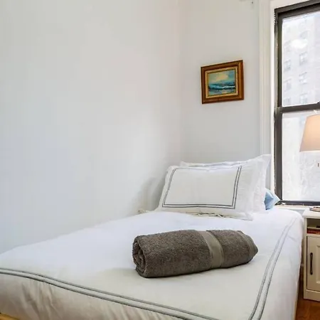 Lower East Side Gem: Quiant Space In Trendy, Vibrant, Convenient Neighborhood ! Sleeps 7 Apartment