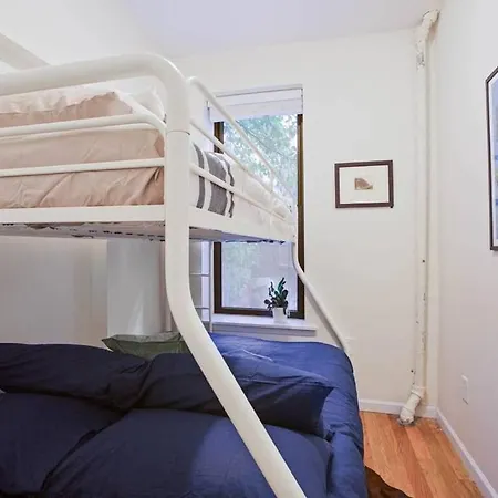 Well-designed 2br Pad In Exceptional Neighborhood: Lower East Side! *