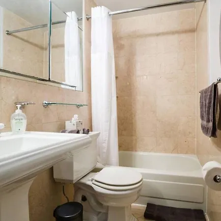Spacious, Quaint, Private 3br/2ba Sleeps 9 ~*best Block In Lower East Side *~ New York