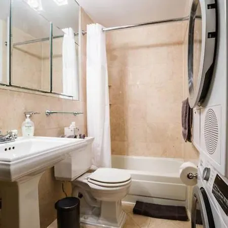Spacious, Quaint, Private 3br/2ba Sleeps 9 ~*best Block In Lower East Side *~ New York