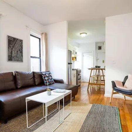 Lower East Side Gem: Quiant Space In Trendy, Vibrant, Convenient Neighborhood ! Sleeps 7 Apartment *