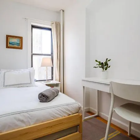 Lower East Side Gem: Quiant Space In Trendy, Vibrant, Convenient Neighborhood ! Sleeps 7 Apartment