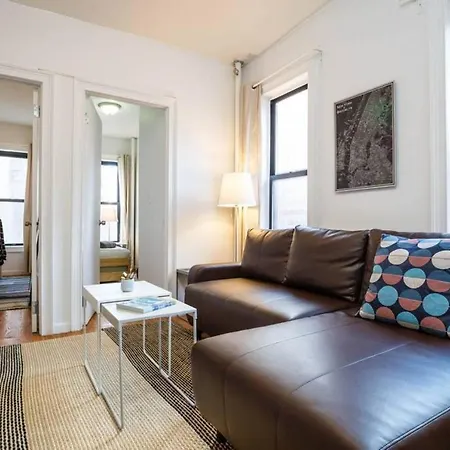 Lower East Side Gem: Quiant Space In Trendy, Vibrant, Convenient Neighborhood ! Sleeps 7