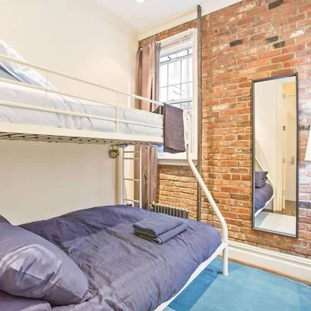 Apartment ~*perfectly Located, Exceptionally Designed*~ 4br 2ba Flat For Groups & Families