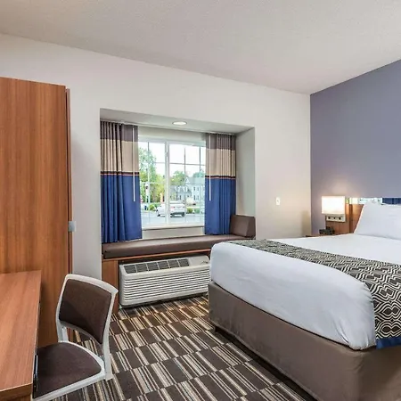 Microtel By Wyndham Long Island 3*
