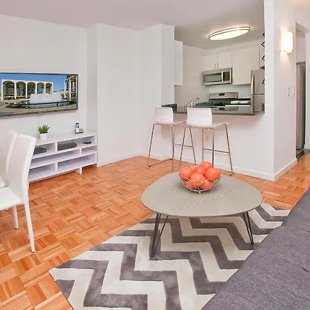 Apartment Luxurious 2 Bed Doorman Apt At Uws Apts New York