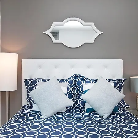 Apartment Luxurious 2 Bed Doorman Apt At Uws Apts New York