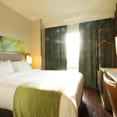 Wyndham Garden Fresh Meadows Flushing Hotel