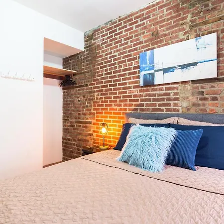 Spacious Apt Close To 9Th Avenue *