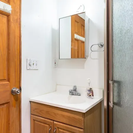 Apartment Spacious Apt Close To 9Th Avenue New York