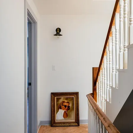Stuyvesant Heights Townhouse Apartment