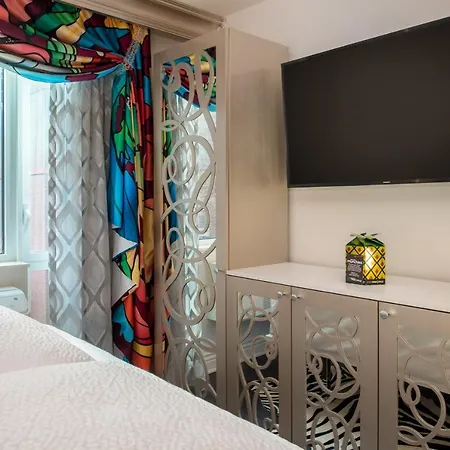 Hotel Staypineapple, An Artful Hotel, Midtown New York