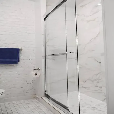 Amazing Soho With Private Backyard Apartment