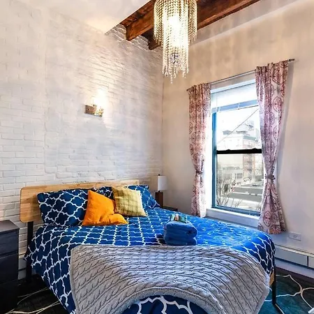 Amazing Soho With Private Backyard