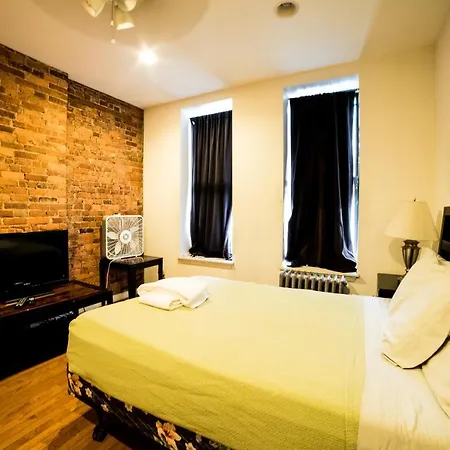 Midtown Two Bedroom Apartment - Central Park *