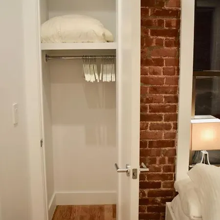 Kips Bay Sleeps 6 Air Con Wifi