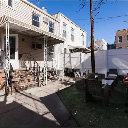 Holiday home Large 5br 2ba Private Garden Williamsburg New York