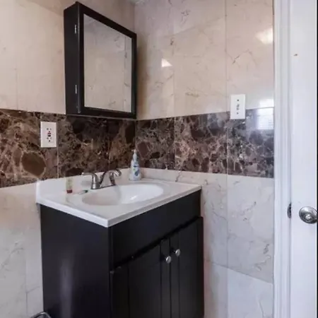 Large 5br 2ba Private Garden Williamsburg