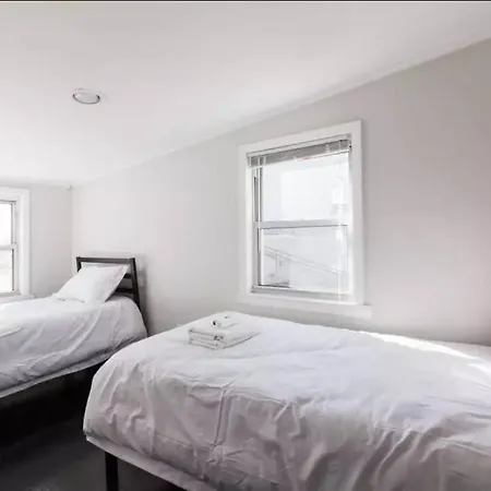 Large 5br 2ba Private Garden Williamsburg