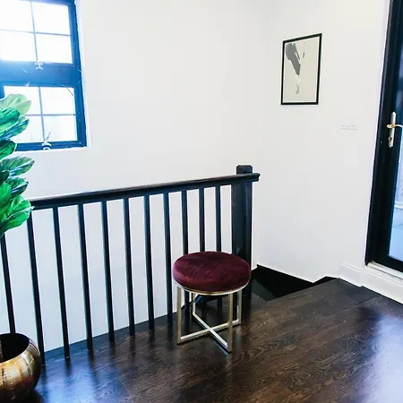Apartment 3 Bedroom Williamsburg Duplex 15 Mins To Manhattan *