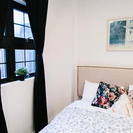 Apartment 3 Bedroom Williamsburg Duplex 15 Mins To Manhattan *