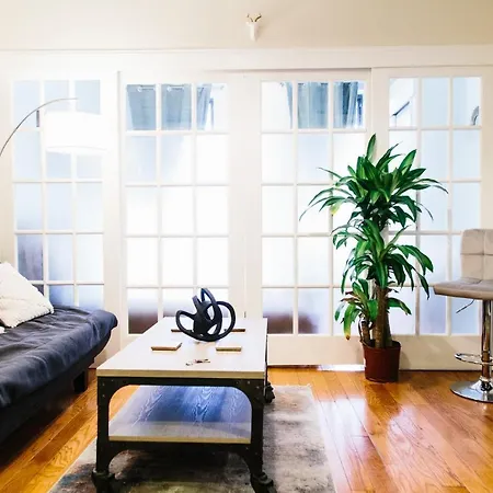 Stylish, Comfortable 3 Bdr In Trendy Williamsburg