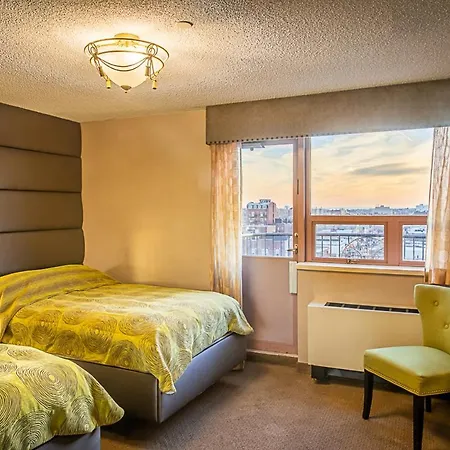 Hotel The Avenue Plaza