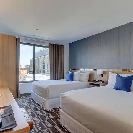 Microtel By Wyndham Long Island Hotel